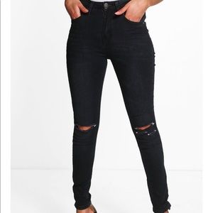 Boohoo Ripped Jeans (NWOT)